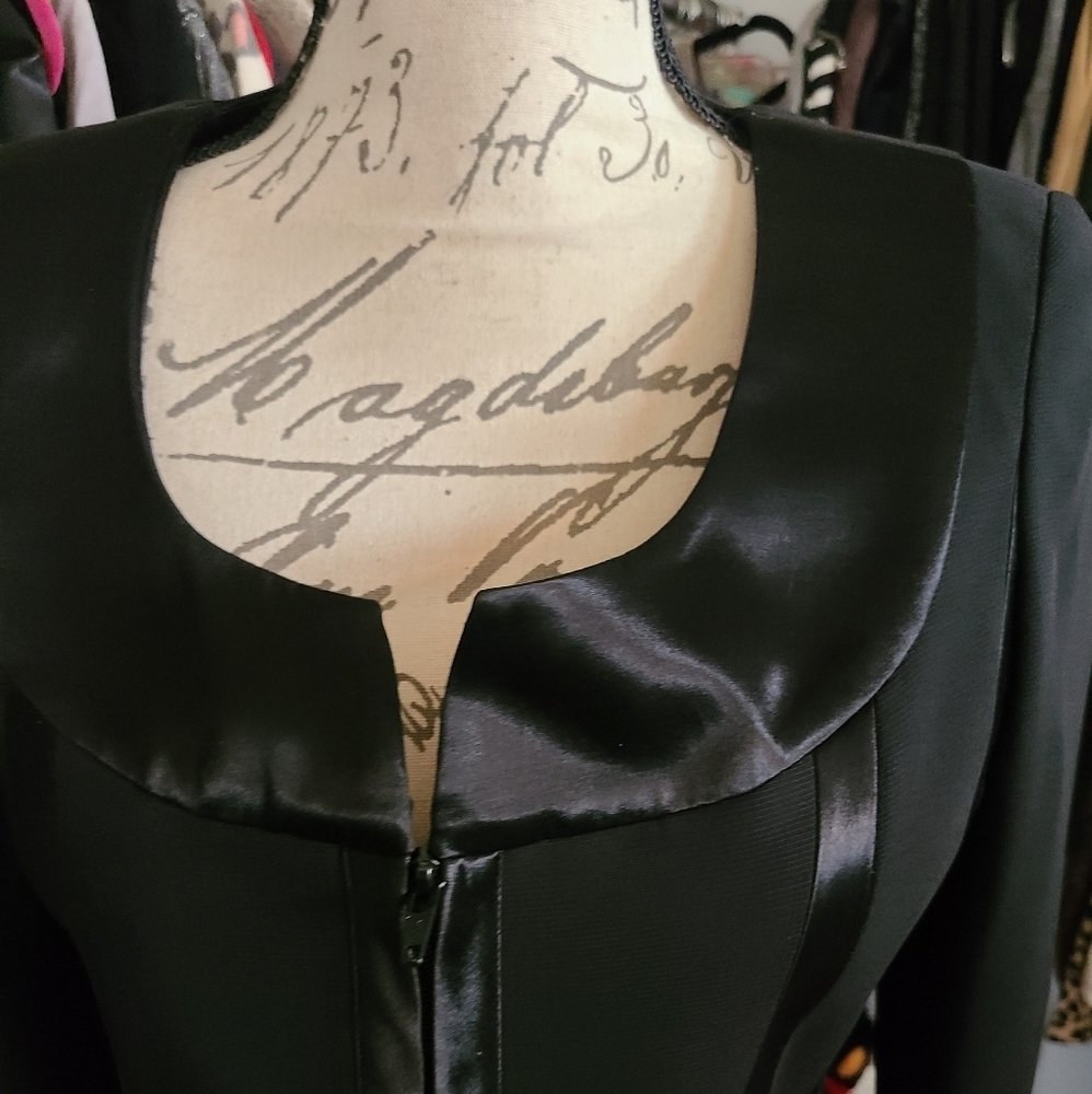 Jacket top never worn. Hp🔥🔥 - Picture 3 of 9